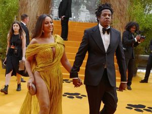 5 Seleb Hollywood yang Pernah Kepergok Ribut di Restoran 5 Seleb Hollywood yang Pernah Kepergok Ribut di Restoran