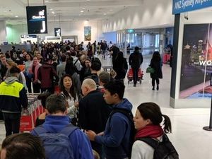 Mesin Pengecek Paspor di Bandara Australia Terganggu, Terjadi Antrean Panjang Mesin Pengecek Paspor di Bandara Australia Terganggu, Terjadi Antrean Panjang