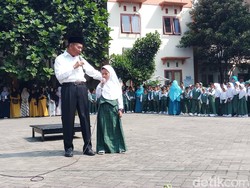 Tinjau Hari Pertama Sekolah, Mendikbud Beri Pesan ke Guru dan Siswa