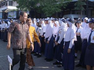 Wali Kota Semarang Ikut Antar Anak di Hari Pertama Sekolah
