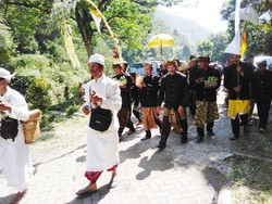 Jelang Yadnya Kasada Warga Suku Tengger Lakukan Prosesi Mendak Tirta