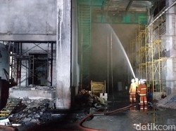 Api yang Bakar Gudang Dapat Dikendalikan, PMK Lakukan Pembasahan