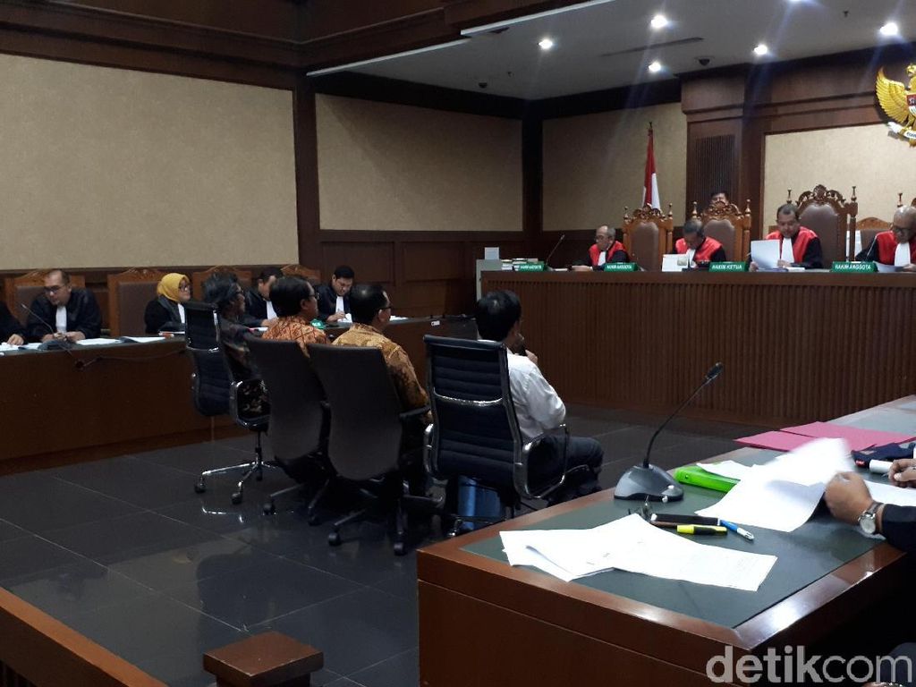 Jaksa Cecar Dirut PJB Soal Pertemuan Sofyan Basir dengan Eni-Kotjo Jaksa Cecar Dirut PJB Soal Pertemuan Sofyan Basir dengan Eni-Kotjo