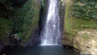 Foto: Air Terjun Berjalur Ekstrem dari Dompu