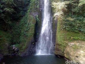 Foto: Air Terjun Berjalur Ekstrem dari Dompu