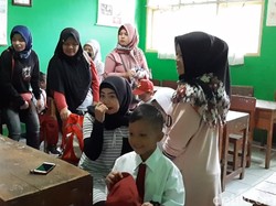 Hari Pertama Sekolah, Ortu Datang Subuh untuk Pilih Bangku Anaknya