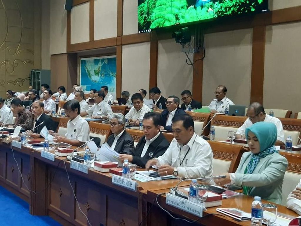 DPR Panggil Jonan, Bahas Subsidi BBM hingga Elpiji DPR Panggil Jonan, Bahas Subsidi BBM hingga Elpiji