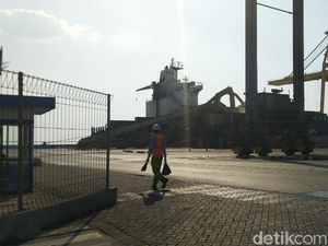 Kapal yang Tabrak Crane di Semarang Diduga Alami Gangguan Mesin Kapal yang Tabrak Crane di Semarang Diduga Alami Gangguan Mesin