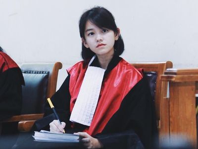 Pesona Hakim Cantik Viral yang Buat Netizen Minta Divonis Seumur Hidup