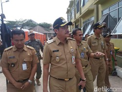 Wawalkot Jakbar Minta Spanduk Penolakan Pencari Suaka Dicopot