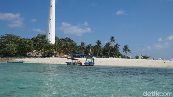 Potret Pulau Mercusuar di Belitung