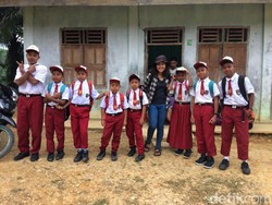 Tak Semudah Dibayangkan Kala Anak Rimba Jambi Masuk Sekolah