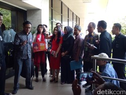 Sambangi Istana, Baiq Nuril akan Ajukan Amnesti ke Jokowi