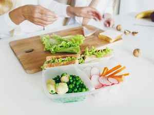 Piknik ke Pantai? Perhatikan Tips Bawa Bekal Makanan Ini Piknik ke Pantai? Perhatikan Tips Bawa Bekal Makanan Ini
