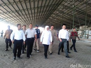 Khofifah Berambisi Bangun Pembangkit Listrik Tenaga Sampah Plastik Khofifah Berambisi Bangun Pembangkit Listrik Tenaga Sampah Plastik