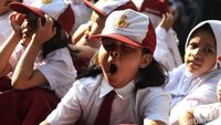 Lucu! Beragam Ekspresi Siswa SD di Hari Pertama Sekolah