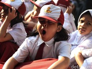 Lucu! Beragam Ekspresi Siswa SD di Hari Pertama Sekolah Lucu! Beragam Ekspresi Siswa SD di Hari Pertama Sekolah