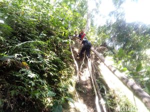 Ada Air Terjun Mengesankan Balik Jurang di Dompu