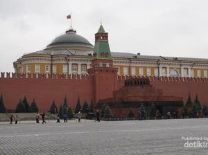 Tokoh Revolusioner Uni Soviet, Lenin Diawetkan di Sini Tokoh Revolusioner Uni Soviet, Lenin Diawetkan di Sini