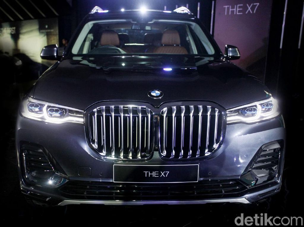 Video: Lebih Dekat dengan Mobil Termewah BMW X7 The President Video: Lebih Dekat dengan Mobil Termewah BMW X7 The President