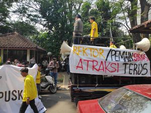 Diprotes Mahasiswa, Begini Hari Pertama Uji Coba Parkir Berbayar UI Diprotes Mahasiswa, Begini Hari Pertama Uji Coba Parkir Berbayar UI