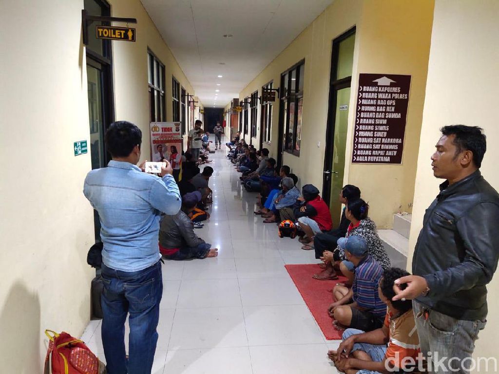51 Penjudi Ayam Ditangkap di Sulteng 51 Penjudi Ayam Ditangkap di Sulteng
