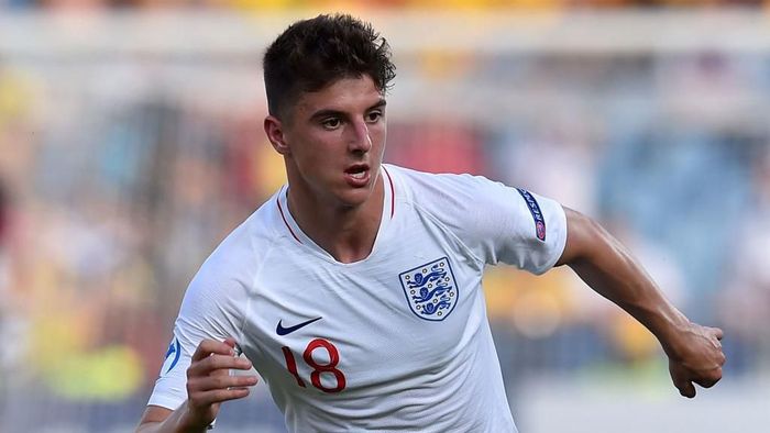 Gelandang belia Inggris Mason Mount menandatangani kontrak lima tahun dengan Chelsea. (Foto: Giuseppe Bellini/Getty Images) Gelandang belia Inggris Mason Mount menandatangani kontrak lima tahun dengan Chelsea. (Foto: Giuseppe Bellini/Getty Images)