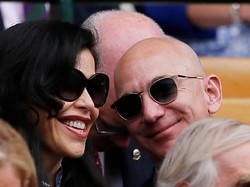 Pasca Cerai, Orang Terkaya Dunia Mesra dengan Pacarnya