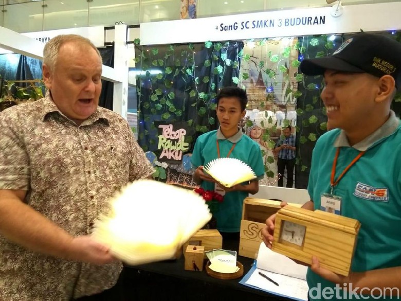 Pelajar Sekolah Menengan Atas dan Sekolah Menengah kejuruan Operasikan Bisnis Berbasis Sosial di Sekolah