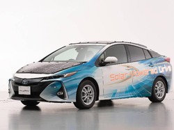 Mobil Listrik Toyota Berjubah Solar Panel
