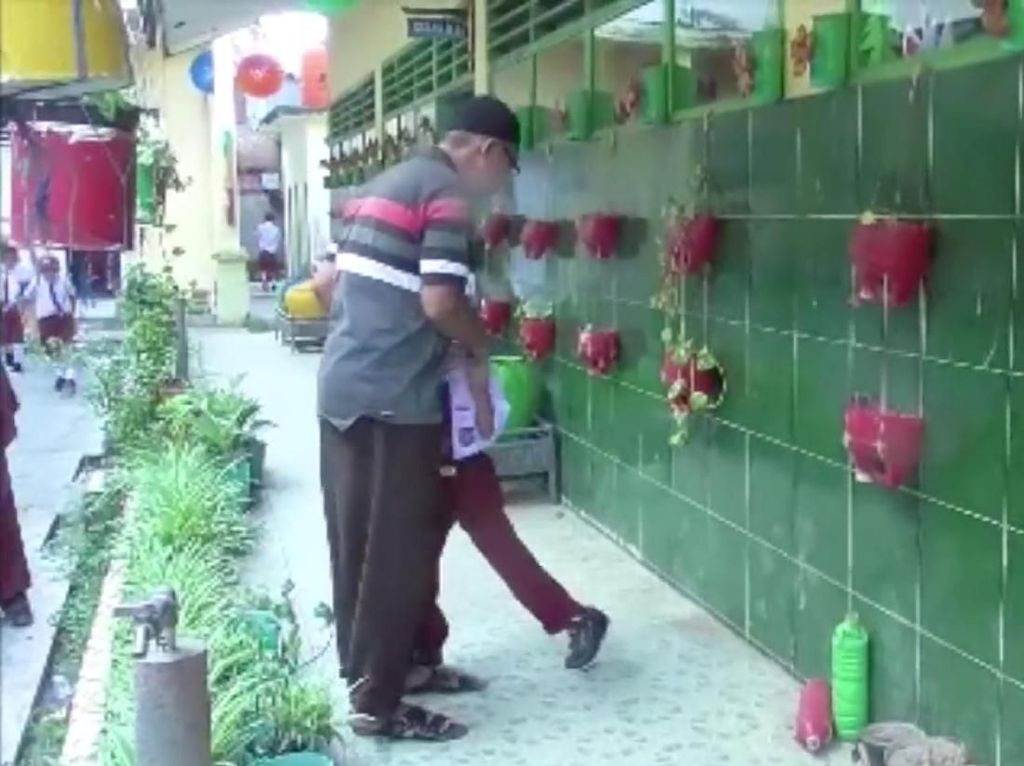Saran Psikolog Agar Fenomena Antar Anak ke Sekolah Tak Berdampak Negatif Saran Psikolog Agar Fenomena Antar Anak ke Sekolah Tak Berdampak Negatif