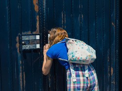 Hari Pertama Sekolah, Ortu Ramai-ramai Ngintip dan Tunggui Buah Hati