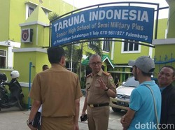 Pukulan Bambu Mematikan di MOS SMA Taruna