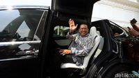 Mobil Listrik Tesla Antar Bamsoet ke Istana