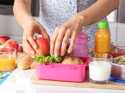 7 Camilan Praktis dan Bernutrisi Untuk Bekal Sekolah