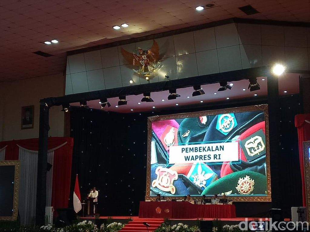 Wapres JK Beri Pembekalan ke Capaja TNI-Polri di Cilangkap Wapres JK Beri Pembekalan ke Capaja TNI-Polri di Cilangkap