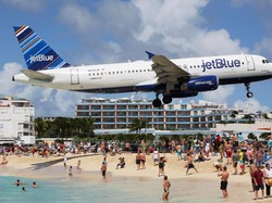 Pramugari Terima Foto Rompi Bunuh Diri, Penerbangan Delay