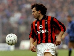 Roberto Donadoni adalah andalan AC Milan di sektor gelandang. Transfermark mencatat Donadoni sempat mengenakan nomor 9 sebelum akhirnya diserahkan ke Marco van Basten. (Foto: Grazia Neri/Getty Images)
