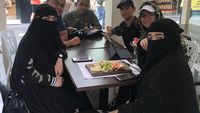 Momen Hangat Keluarga Taqi Malik yang Kompak Saat Kulineran Bareng