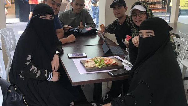 Momen Hangat Keluarga Taqi Malik yang Kompak Saat Kulineran Bareng