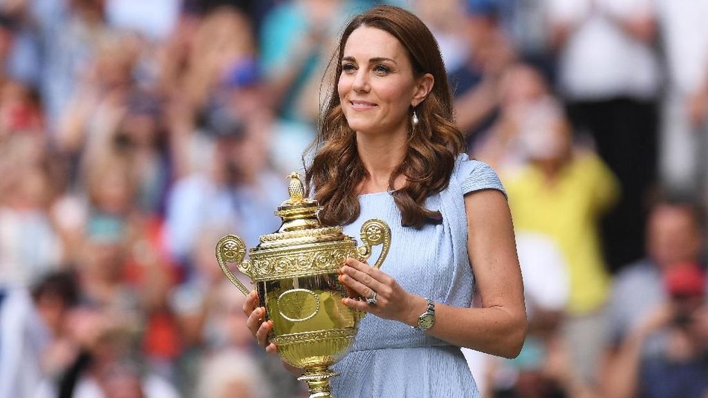 Foto: 3 Gaya Mewah Kate Middleton di Wimbledon, Harganya Rp 355 Juta