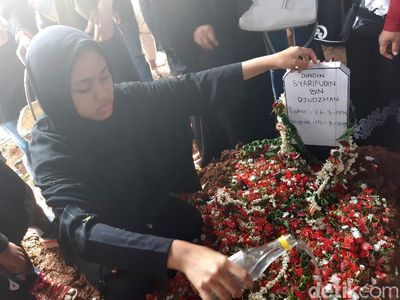 Duka Keluarga di Pemakaman Dindin OM PSP