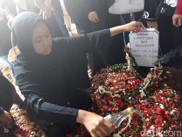 Duka Keluarga di Pemakaman Dindin OM PSP