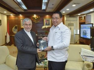 Dubes Valiollah Temui Mendes, Ajak RI Belajar Bangun Desa dari Iran Dubes Valiollah Temui Mendes, Ajak RI Belajar Bangun Desa dari Iran