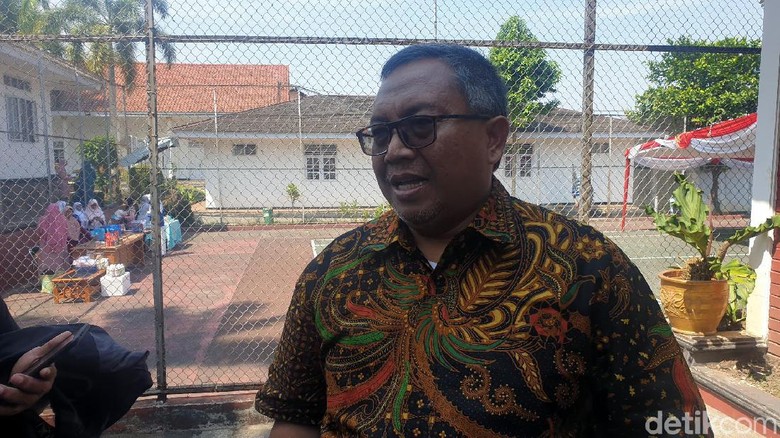 Respons Bupati Sukabumi Dikritik Pegiat Medsos soal Jajan-jajan