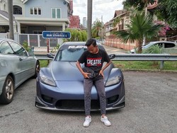 Pria Pose Bareng Mobil, Dibully Gara-gara Ketahuan Pemilik Mobilnya