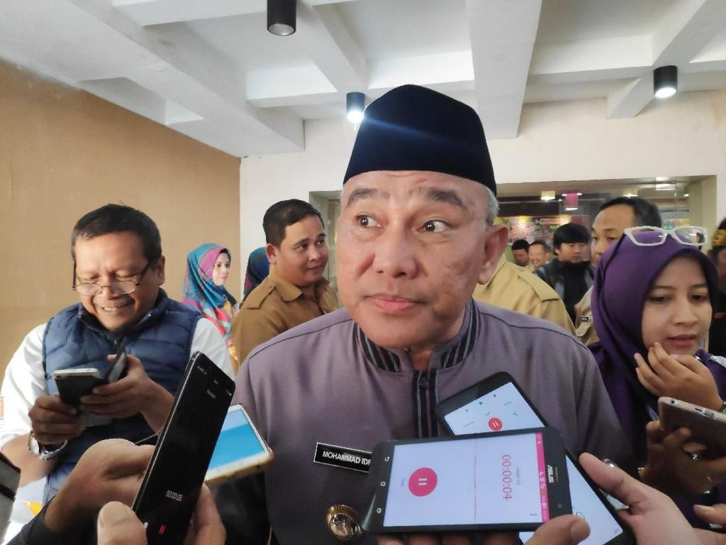 Korlantas Beri Lampu Hijau Nyanyian Wali Kota di Lampu Merah Depok Korlantas Beri Lampu Hijau Nyanyian Wali Kota di Lampu Merah Depok