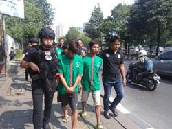 Dibekuk di Riau, 4 Kurir Jaringan Myanmar Bawa 30 Kg Sabu di Mobil