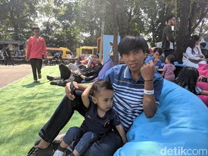 Rela Cuti Hingga Gantian Jaga Anak, Kisah Unik Penonton Indonesia Open