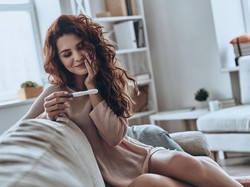 10 Ciri Orang Hamil dari Raut Wajah, Muncul Jerawat hingga Kulit Sensitif